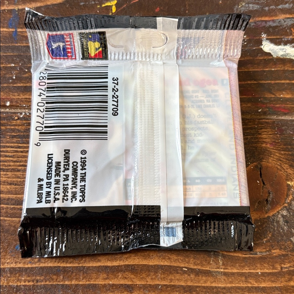 1994 Bowman Baseball Card Sealed Wax Pack - Picture 2 of 2
